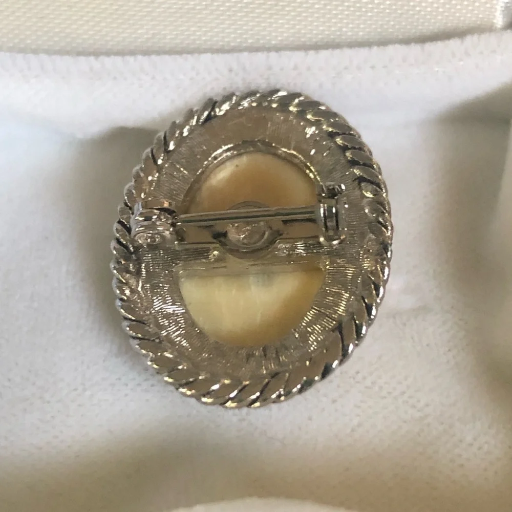 Vintage Scrimshaw Brooch